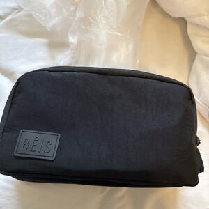 NWT The Toiletry Bag (OS)